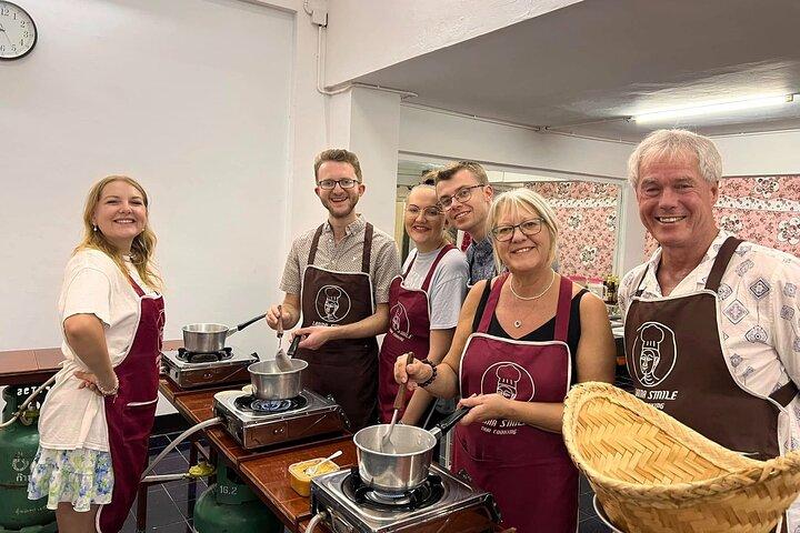 Lanna Smile Thai Cooking Class in Chiang Mai with Market tour