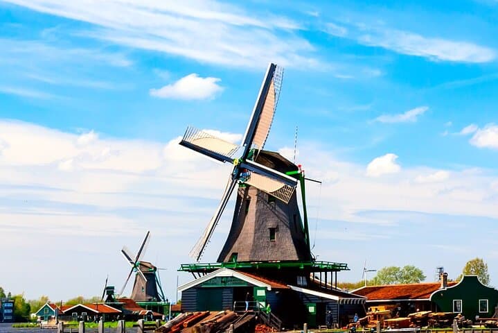 Amsterdam: Zaanse Schans, "Lego-houses" and Volendam Tour