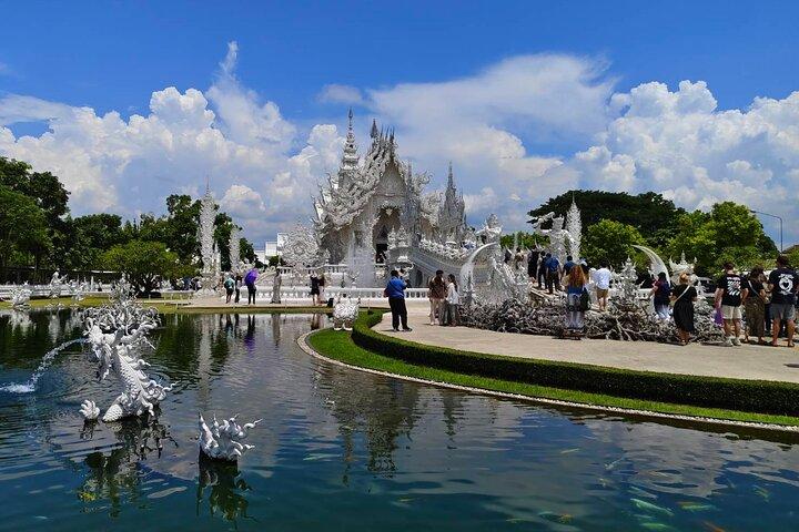 Chiang Rai Day Tour from Chiang Mai : Red, White and Blue Temples