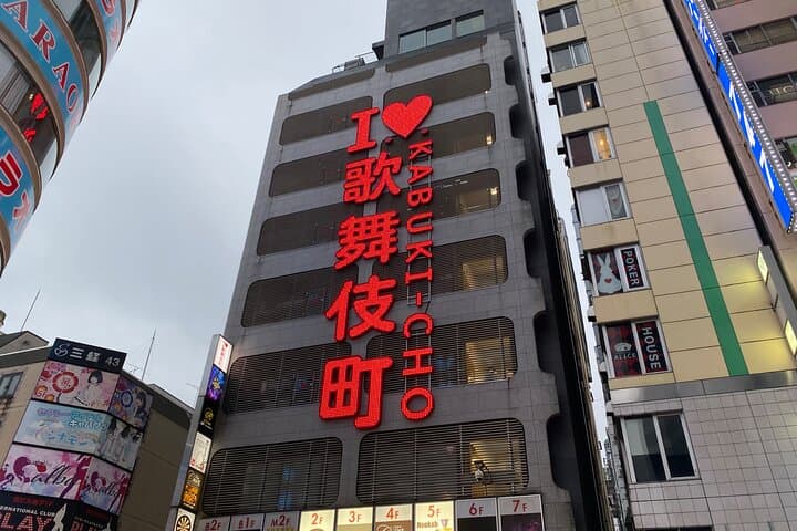 Shinjuku Night Walking Tour with Japanese Tokyo local