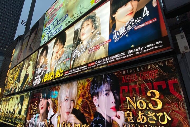 Shinjuku Night Walking Tour with Japanese Tokyo local