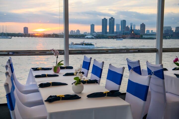 New York City Dinner Cruise on Luxury Yacht with Live Music