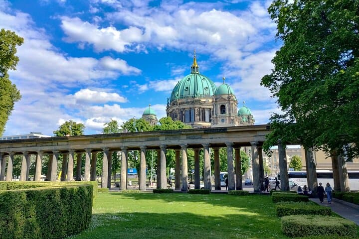 Berlin Museum Island Tour: Courtyards & Hidden Stories