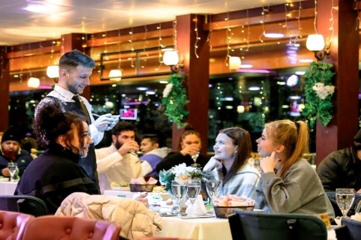 Bosphorus Evening Cruise: Dinner, Live Shows & Private Table