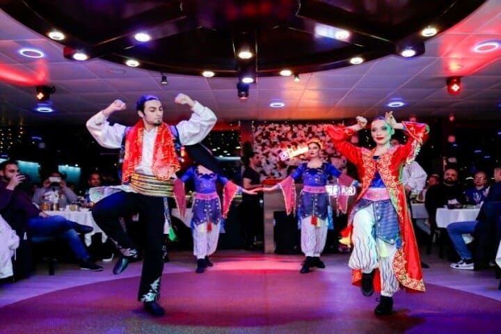 Bosphorus Evening Cruise: Dinner, Live Shows & Private Table