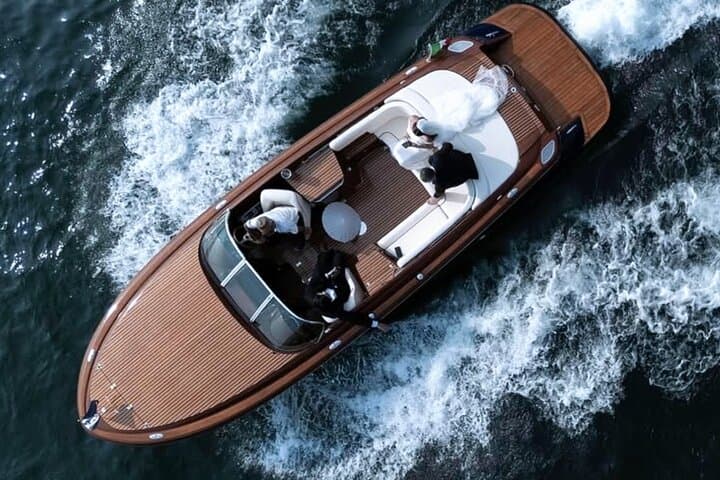 4 hours Boat Tour with luxury motorboat at Lake Como