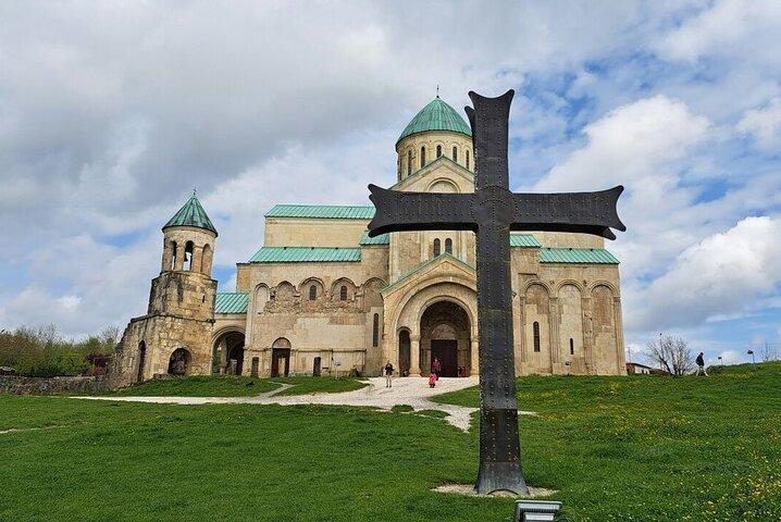 Bagrati, Gelati, and Motsameta Guided Tour from Kutaisi