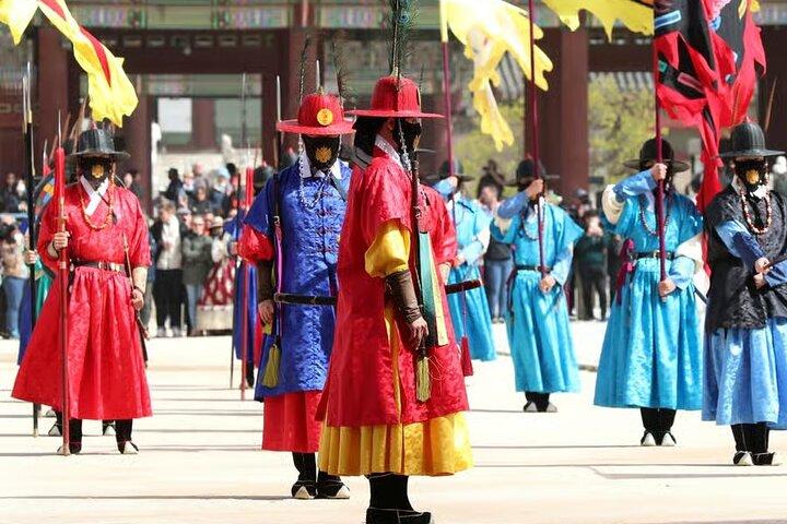 Gyeongbokgung Palace, Bukchon Village and GwangJang Tour in Seoul