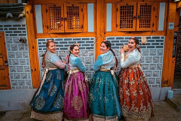 Gyeongbokgung Palace, Bukchon Village and GwangJang Tour in Seoul