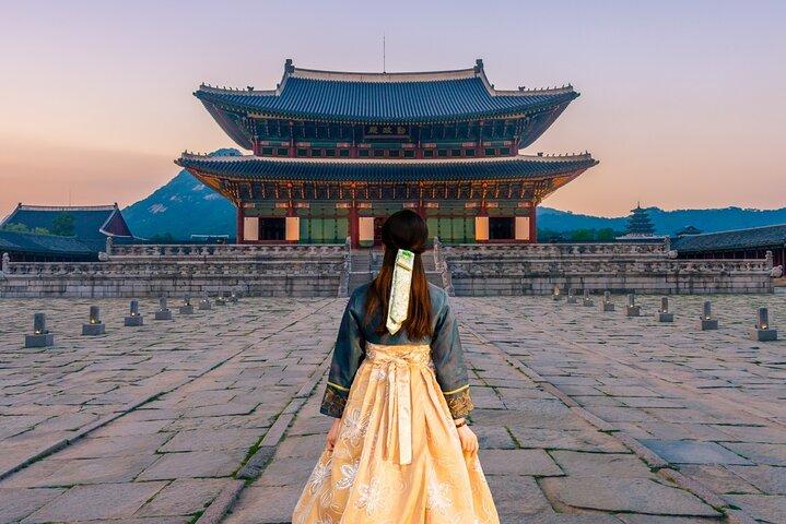 Gyeongbokgung Palace, Bukchon Village and GwangJang Tour in Seoul