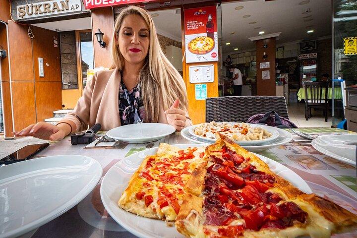 Istanbul Kadikoy Private Food Tour with 12+ Local Tastings