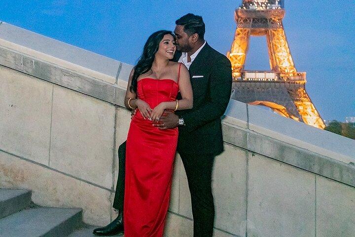Private Guided Photoshoot at the Eiffel Tower in Paris