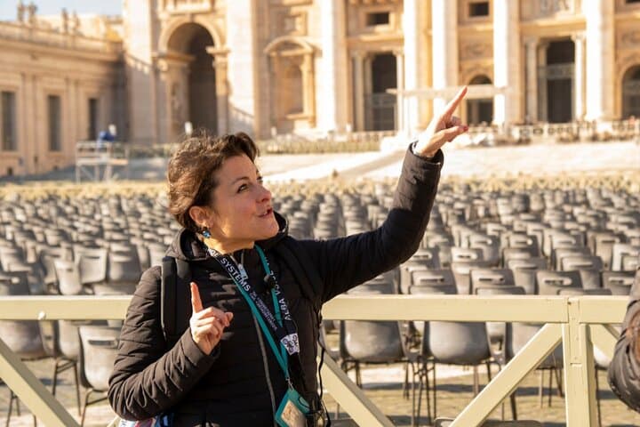 Rome: Guided Tour of St. Peter's Dome Climb, Basilica & Vatacombs