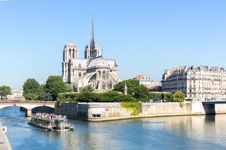 Seine River Cruise flexible ticket with Audio in Paris - 1 Hour