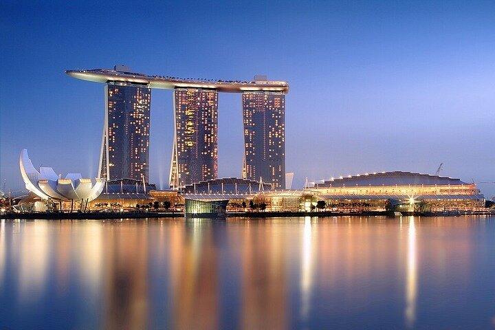 Private Memorable Night City Tour in Singapore with River Cruise