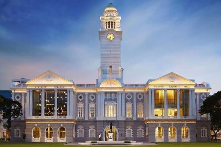 Private Memorable Night City Tour in Singapore with River Cruise
