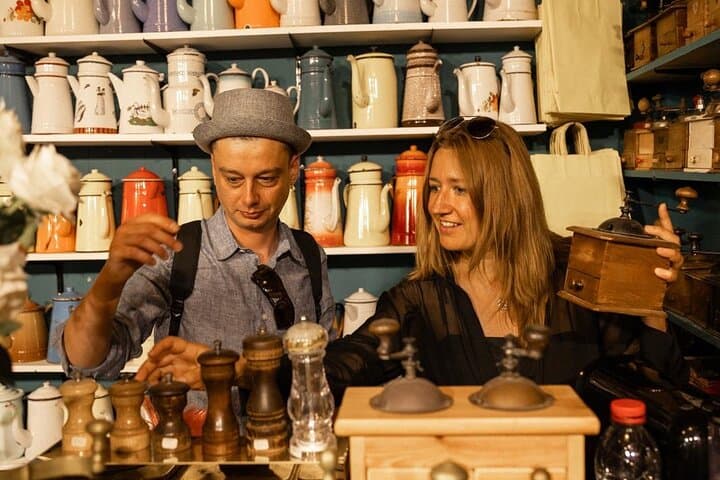 Flea Market Secrets near Montmartre: A Paris Hunt for Treasures