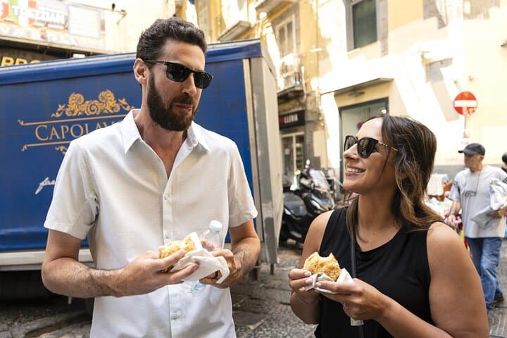 Street food in Naples with 6 Stops and Limoncello