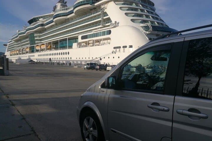 Auckland Downtown Hotel Transfers to/from Cruise Ship in Minivan