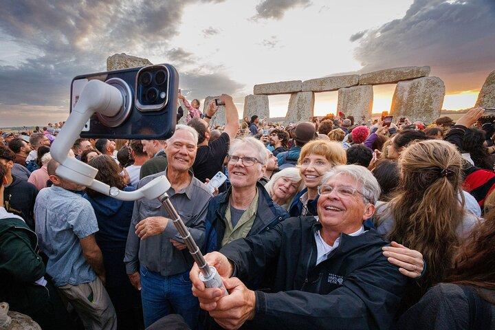 Stonehenge Summer Solstice Tour from London: Sunset or Sunrise Viewing