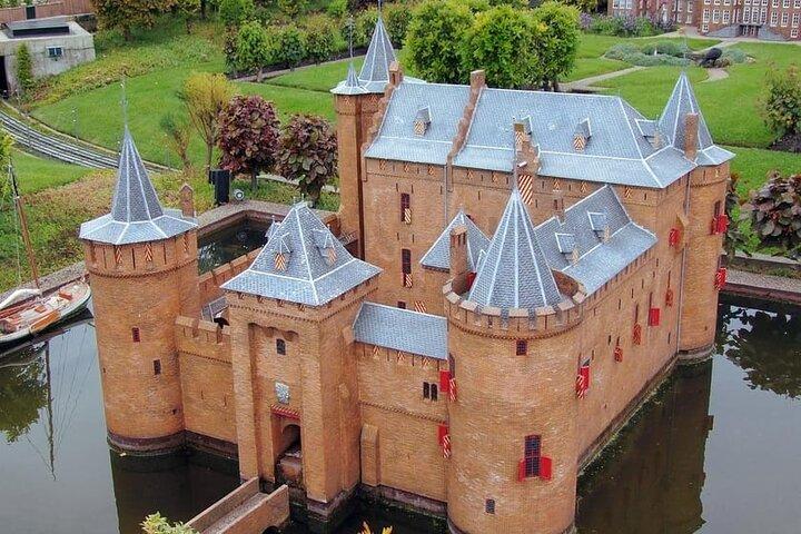 Private Tour to Muiderslot and Castle de Haar from Amsterdam