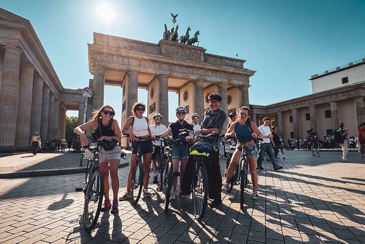 Berlin: Guided Bike Tour to Explore the Highlights