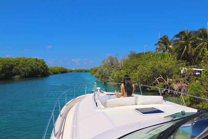 Cruise in Style on our 48 Foot Yacht in Cancun for 15 People