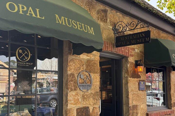 "Discover Hahndorf: Wine, Cheese, Beer, Shops & Lunch Day Trip"