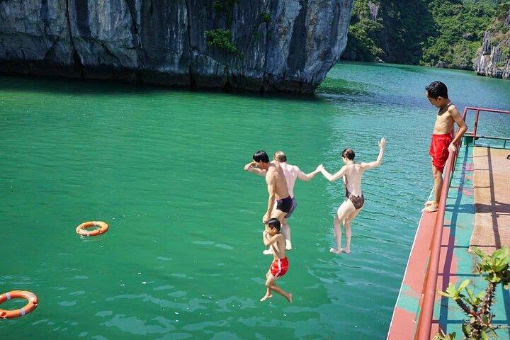 Lan Ha Bay Full Day Boat Tour from Hanoi/ Cat Ba