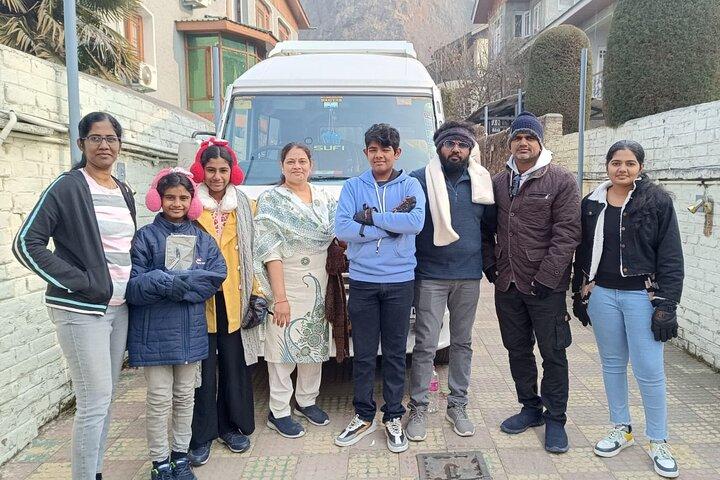 Srinagar Airport to Dal Lake Taxi Service