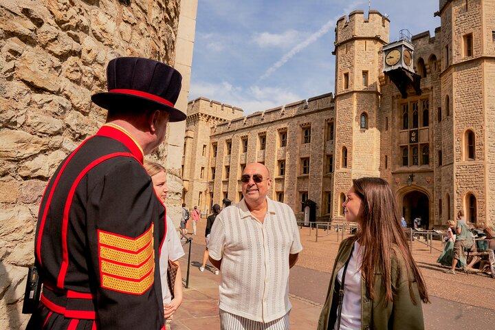 Tower of London Guided Tour with Optional Thames River Cruise