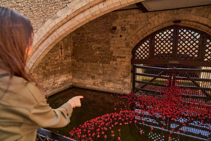 Tower of London Guided Tour with Optional Thames River Cruise