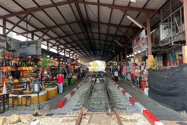 Bangkok Floating Market & Railway Market Tour with Private Car