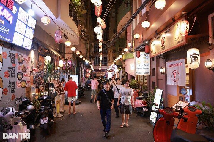 Saigon’s Hidden Bar Nightlife Walk