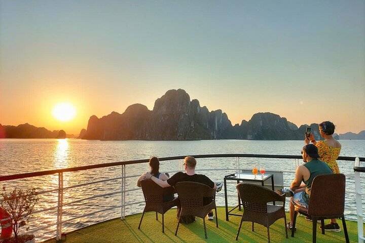 Ha Long Bay cruise, Ha Long Bay