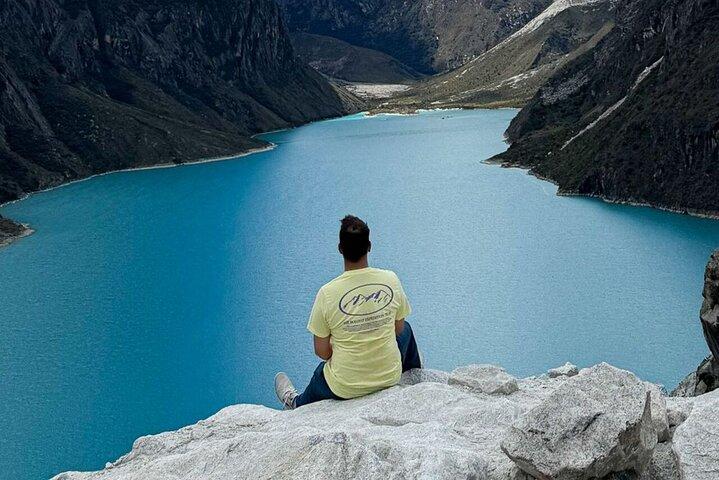 Laguna Parón : the turquoise mirror of the Cordillera Blanca