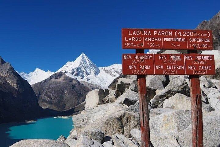 Laguna Parón : the turquoise mirror of the Cordillera Blanca