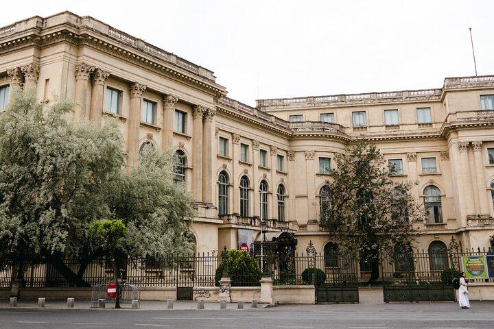 Local Food and History Tour of Bucharest with Local Foodie