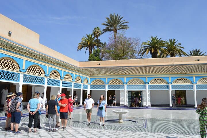Marrakesh: Bahia Palace, Saadian Tombs and Medina Guided Tour