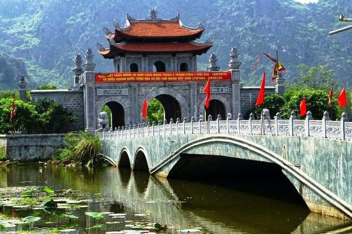 Ninh Binh Deluxe Day Tour from Hanoi Hoa Lu Tam Coc and Mua Cave