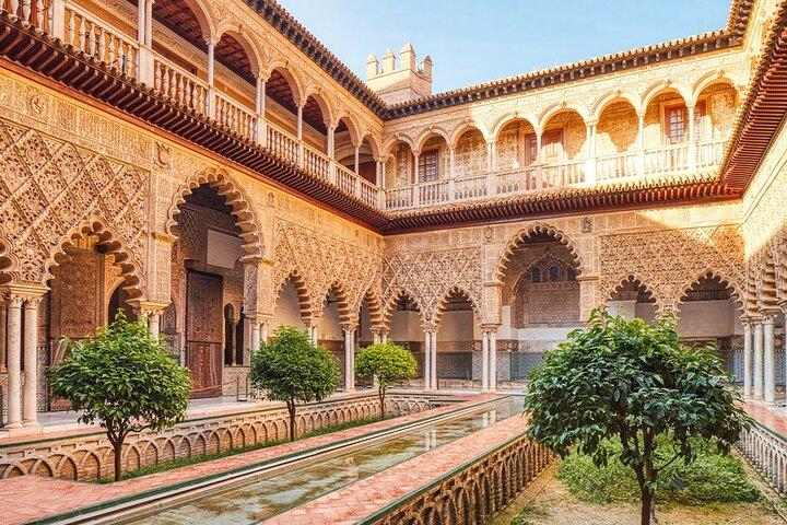 Seville: Alcázar, Cathedral & 24h Hop-On Hop-Off Bus