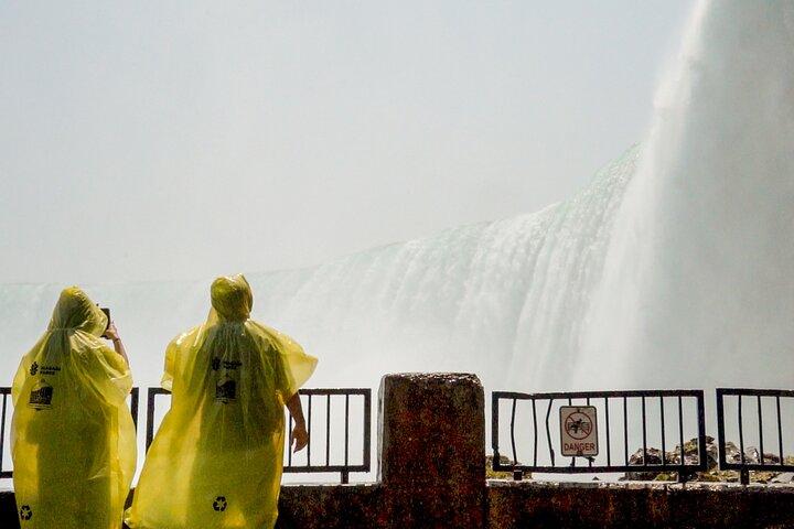 Niagara Falls Canada Tour: Helicopter, Boat Cruise & Journey