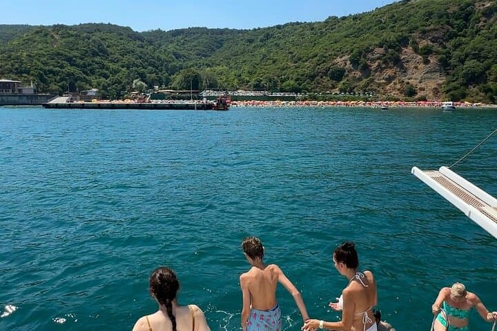 Bosphorus Luxury Lunch Cruise & Black Sea Swimming Experience
