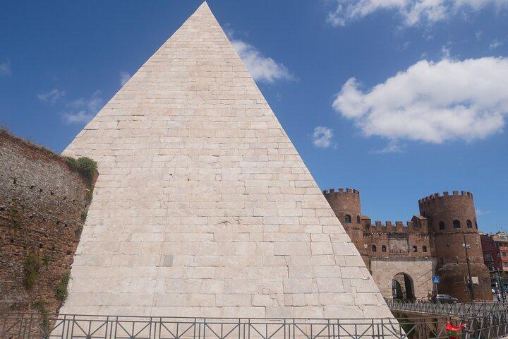 Hidden Rome: Small Group E-Bike Tour with Street Food Stops