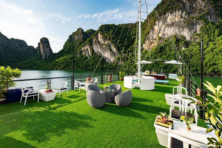 From Hanoi: Halong Day Tour by Sonata Cruise, Buffet and Jacuzzi