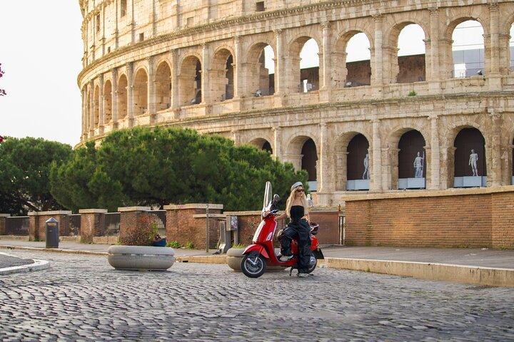 Rome: Private Vespa Tour and Professional Photoshoot