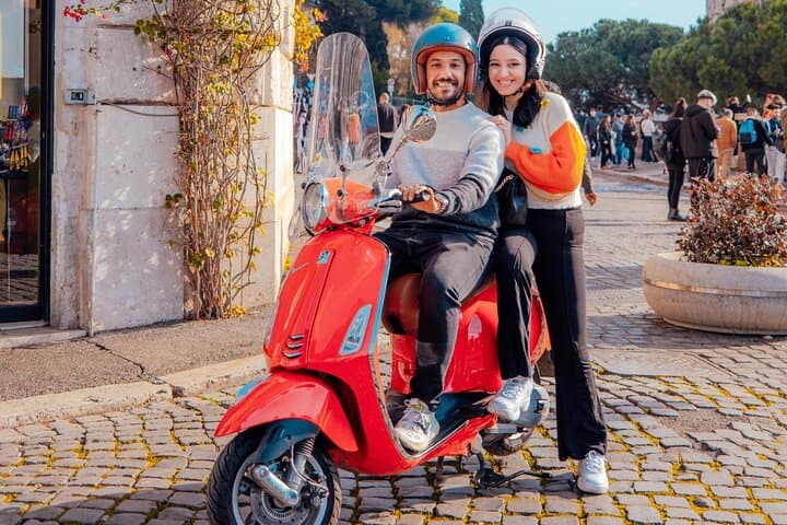 Rome: Private Vespa Tour and Professional Photoshoot