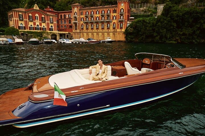 4 hours Boat Tour with luxury motorboat at Lake Como