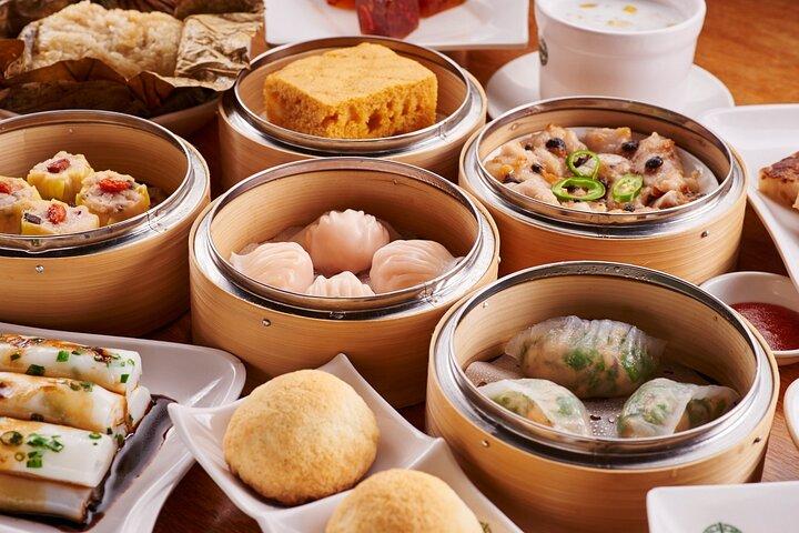 HK: Sunset Victoria Harbour Cruise Dim Sum Tasting Night Tour