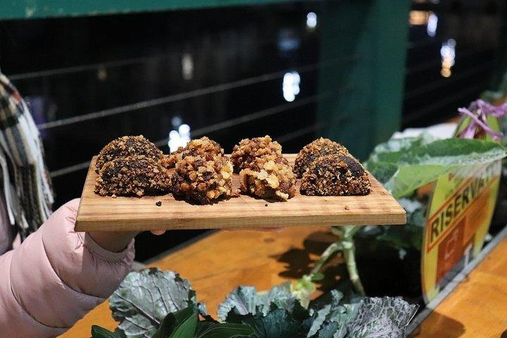 Food Tour of Milan with Tastings and Wine